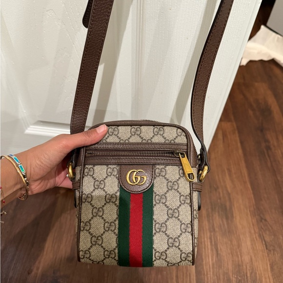 Gucci! Preloved GG supreme ophidia mini messenger!!comes with a box - Picture 9 of 16